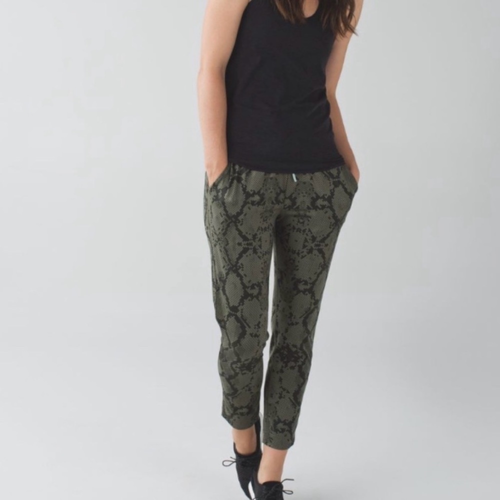 LULULEMON Jet Crop Slim Luxtreme Pants Ankle Stretch Snake Green